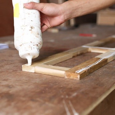 Gluing wood