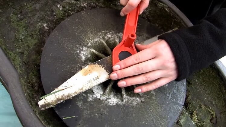 Use a Flymo spanner to loosen the large knob that holds the blade and impeller in place in the centre of the lawnmower