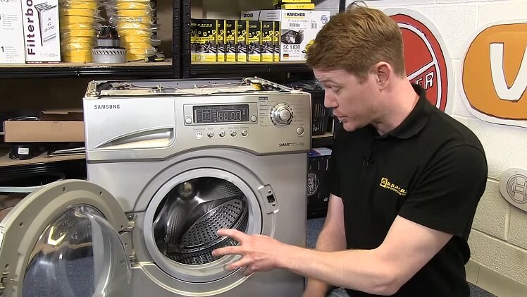 Checking The Washing Machine Drum For Laundry Weight Imbalance