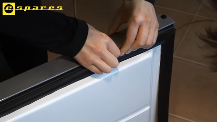 How to Replace a Freezer Door Seal | eSpares