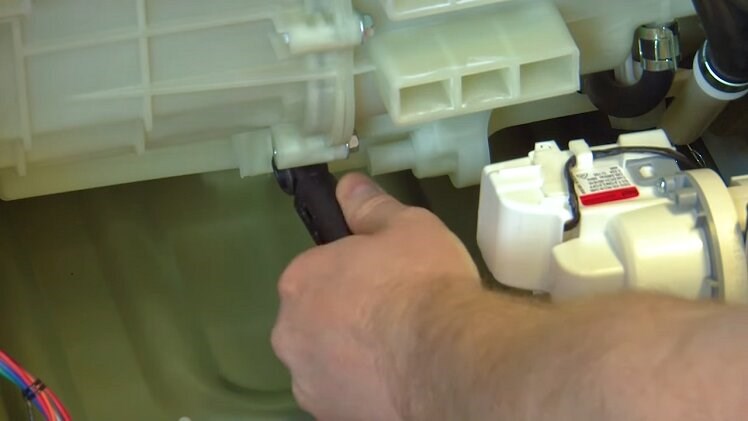 Pull the shock absorber out of the machine by hand