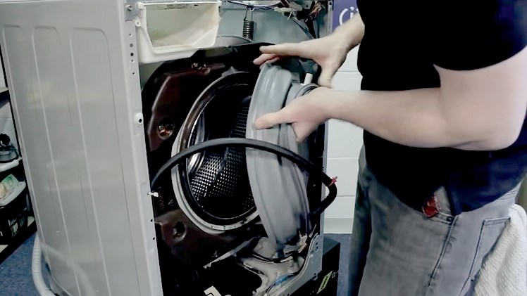 Replacing a door seal on a washing machine