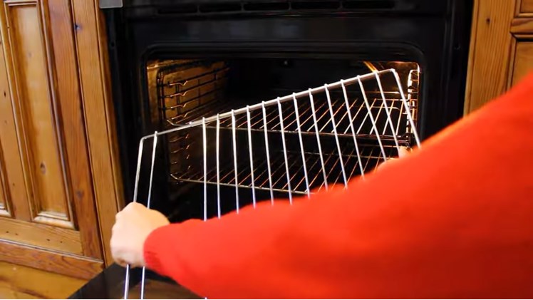 Extending The Universal Oven Shelf From The Edges