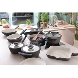 NEW Italian Designed Domo Lava Premium 9 Piece Ceramic Cookware Set
