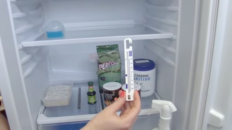 A universal fridge thermometer