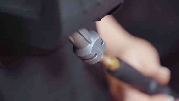 To fit the hose, make sure the clip is not in place - and remove the clip from the connection if it is.