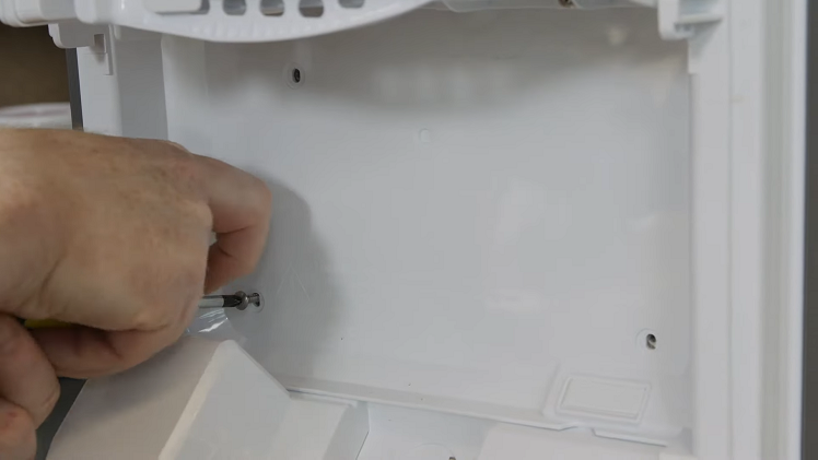How to Replace the Ice Maker on a Samsung Fridge Freezer | eSpares