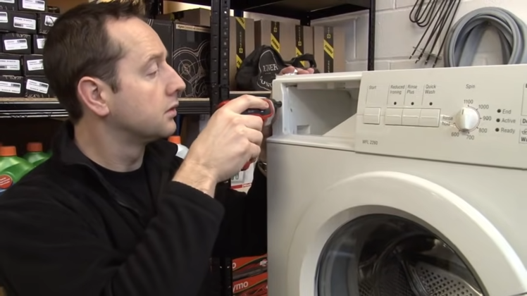 How to Replace the Door Seal on a Washing Machine Bosch eSpares