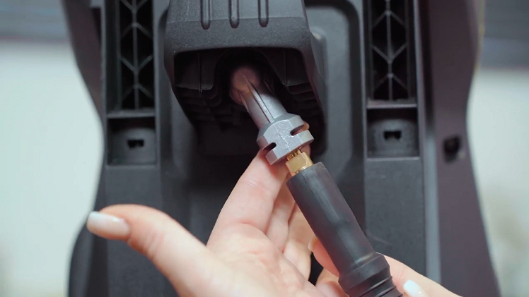 Make sure the flat sides on both connections align properly