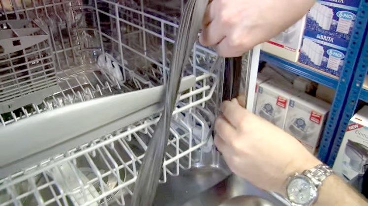 Fitting a dishwasher door seal