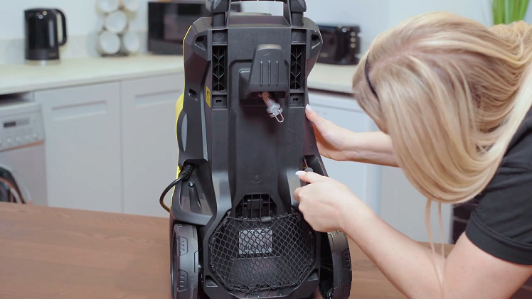Use your Torx T15 screwdriver to unscrew the eight screws that keep the front casing connected. 