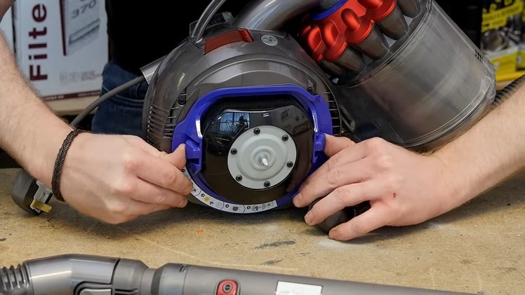 Replacing The Filter On A Dyson Ball Cylinder Vacuum Cleaner