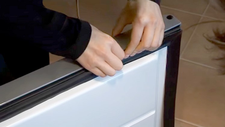 Replacing the freezer door seal