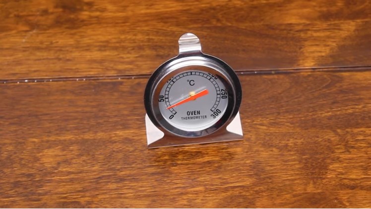 The Universal Oven Thermometer