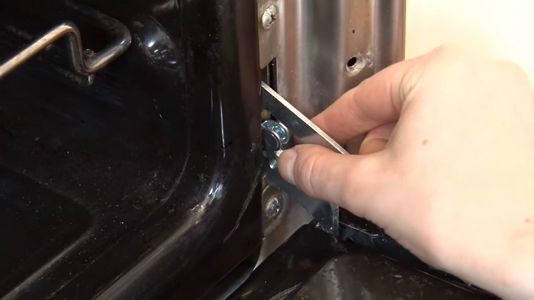 The Oven Hinge Latches